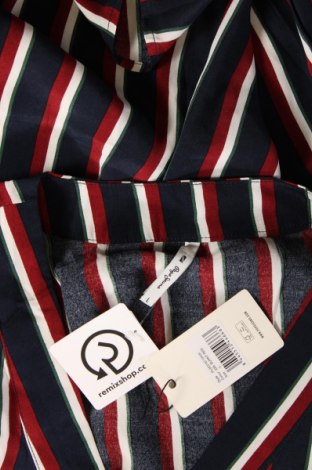 Рокля Pepe Jeans, Размер L, Цвят Многоцветен, Цена 187,00 лв.