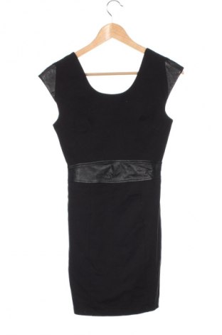 Kleid Silvian Heach, Größe XS, Farbe Schwarz, Preis 92,79 €