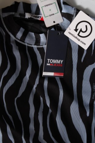 Рокля Tommy Jeans, Размер XS, Цвят Многоцветен, Цена 98,99 лв.