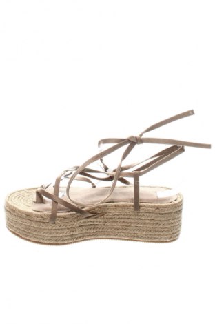 Sandalen Pull&Bear, Größe 40, Farbe Beige, Preis 31,96 €