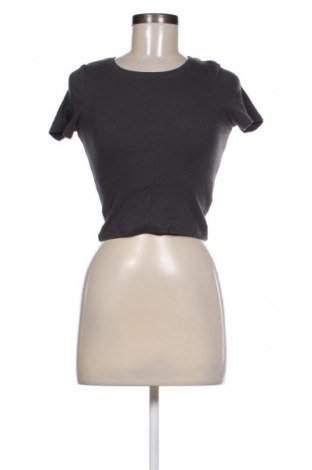 Damen T-Shirt Cropp, Größe M, Farbe Grau, Preis 9,99 €