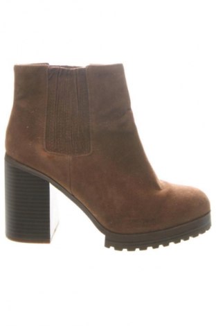 Damen Stiefeletten Pull&Bear, Größe 38, Farbe Braun, Preis 25,00 €