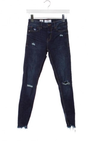 Dámske džínsy  Bershka, Veľkosť XS, Farba Modrá, Cena  16,95 €