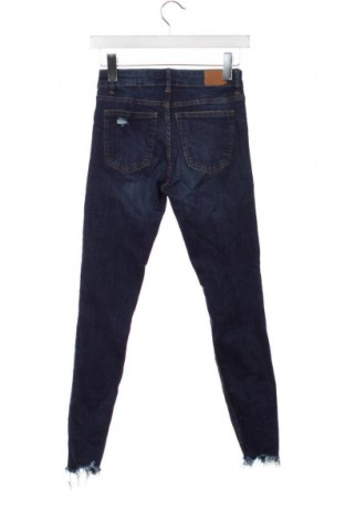 Dámske džínsy  Bershka, Veľkosť XS, Farba Modrá, Cena  16,95 €