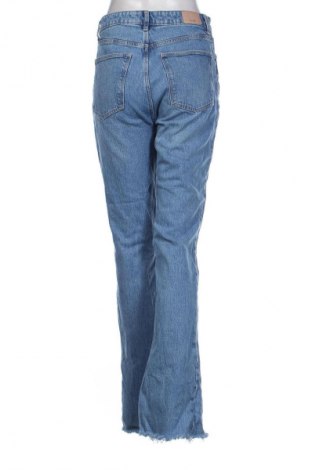 Blugi de femei Bershka, Mărime M, Culoare Albastru, Preț 76,32 Lei