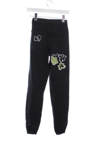 Női farmernadrág Bershka, Méret XXS, Szín Fekete, Ár 5 776 Ft