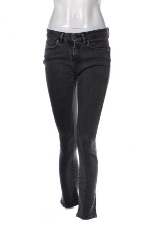 Damskie jeansy Calvin Klein Jeans, Rozmiar M, Kolor Szary, Cena 156,37 zł