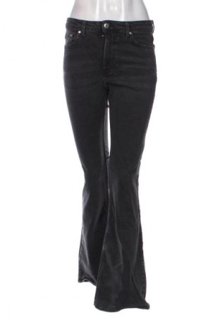 Damskie jeansy H&M, Rozmiar S, Kolor Czarny, Cena 66,67 zł