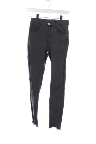 Női farmernadrág Pull&Bear, Méret XS, Szín Fekete, Ár 5 776 Ft