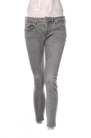Дамски дънки Scotch & Soda, Размер M, Цвят Сив, Цена 89,99 лв.