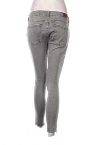 Дамски дънки Scotch & Soda, Размер M, Цвят Сив, Цена 89,99 лв.