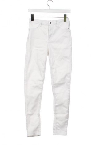 Damen Jeans Terranova, Größe S, Farbe Weiß, Preis € 15,00