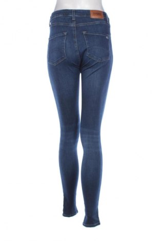 Damskie jeansy Tommy Jeans, Rozmiar S, Kolor Niebieski, Cena 245,99 zł