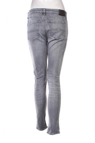 Дамски дънки Tommy Jeans, Размер XL, Цвят Сив, Цена 75,99 лв.