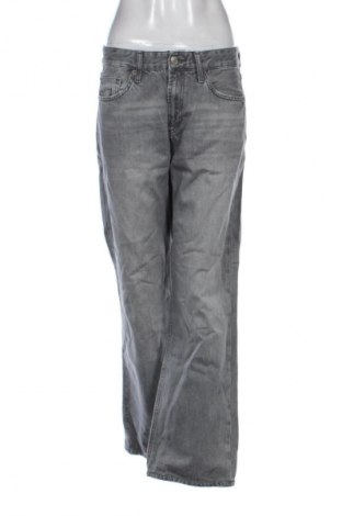 Blugi de femei Zara, Mărime M, Culoare Gri, Preț 112,99 Lei