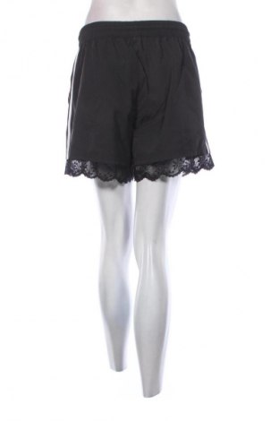 Damskie szorty Adidas, Rozmiar M, Kolor Czarny, Cena 177,33 zł