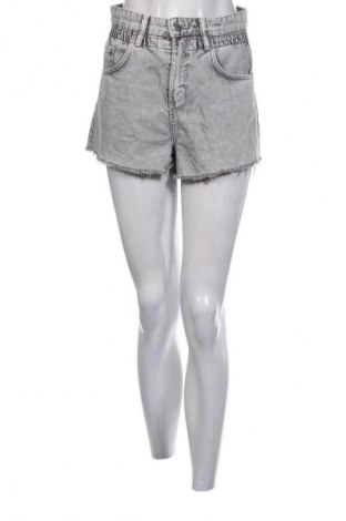 Pantaloni scurți de femei Bershka, Mărime S, Culoare Gri, Preț 50,00 Lei