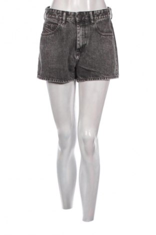 Pantaloni scurți de femei Diesel, Mărime M, Culoare Gri, Preț 310,89 Lei