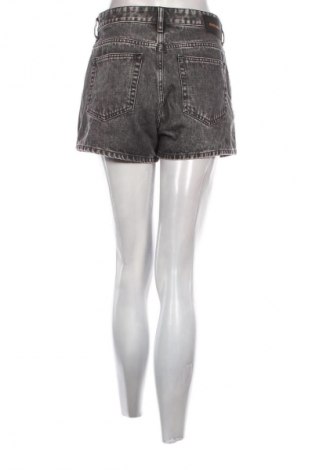 Pantaloni scurți de femei Diesel, Mărime M, Culoare Gri, Preț 310,89 Lei