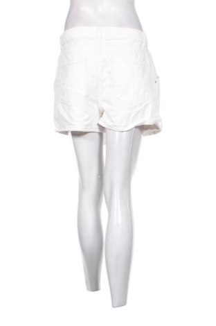 Pantaloni scurți de femei LCW, Mărime M, Culoare Alb, Preț 50,00 Lei