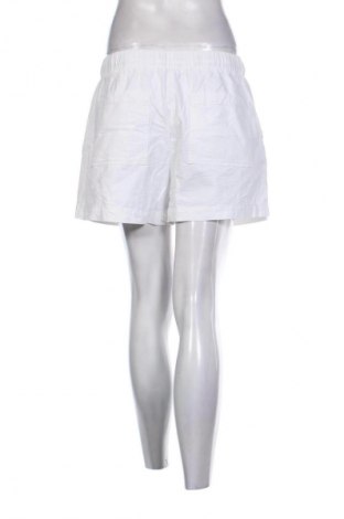 Pantaloni scurți de femei Stradivarius, Mărime XL, Culoare Alb, Preț 51,45 Lei