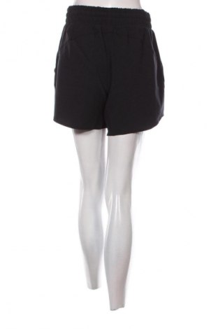 Dámské kraťasy  Under Armour, Velikost M, Barva Černá, Cena  1 249,00 Kč