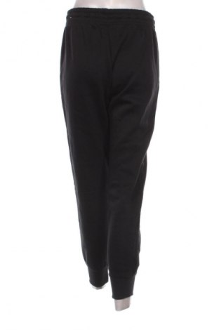 Pantaloni trening de femei Nike, Mărime S, Culoare Negru, Preț 141,99 Lei