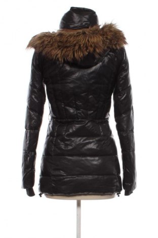Dámská bunda  Bershka, Velikost S, Barva Černá, Cena  939,00 Kč