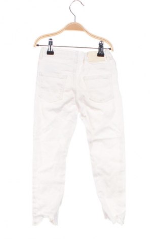 Dětské džíny  Zara, Velikost 3-4y/ 104-110 cm, Barva Bílá, Cena  228,00 Kč