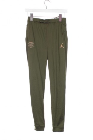 Dětské tepláky Air Jordan Nike, Velikost 12-13y/ 158-164 cm, Barva Zelená, Cena  1 429,00 Kč