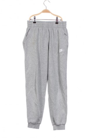 Dětské tepláky Nike, Velikost 11-12y/ 152-158 cm, Barva Šedá, Cena  549,00 Kč