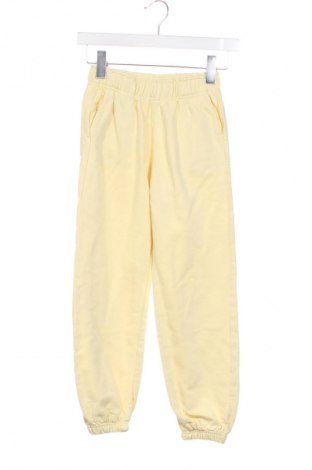 Детско спортно долнище Zara, Размер 8-9y/ 134-140 см, Цвят Жълт, Цена 15,96 лв.