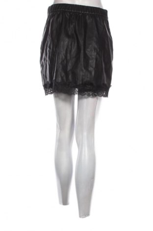 Rock Bershka, Größe L, Farbe Schwarz, Preis 9,72 €