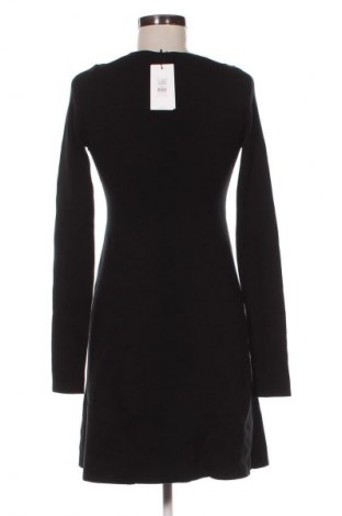 Rochie Calvin Klein Jeans, Mărime M, Culoare Negru, Preț 534,99 Lei