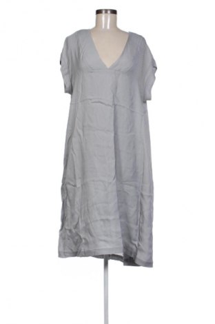 Kleid Masai, Größe L, Farbe Grau, Preis 24,48 €