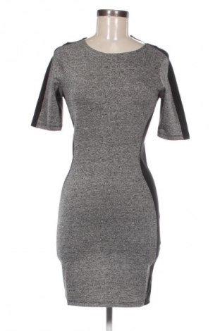 Sukienka Pull&Bear, Rozmiar L, Kolor Szary, Cena 66,39 zł