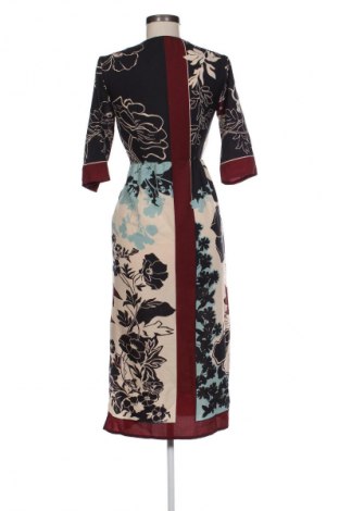 Šaty  Sisley, Velikost XS, Barva Vícebarevné, Cena  2 367,00 Kč