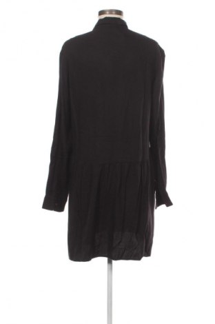 Kleid Stradivarius, Größe L, Farbe Schwarz, Preis € 25,00