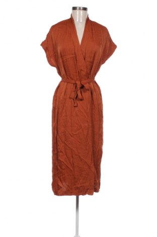 Φόρεμα Whyred, Μέγεθος M, Χρώμα Καφέ, Τιμή 66,53 €