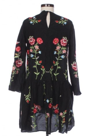 Kleid Zara, Größe M, Farbe Mehrfarbig, Preis 18,99 €
