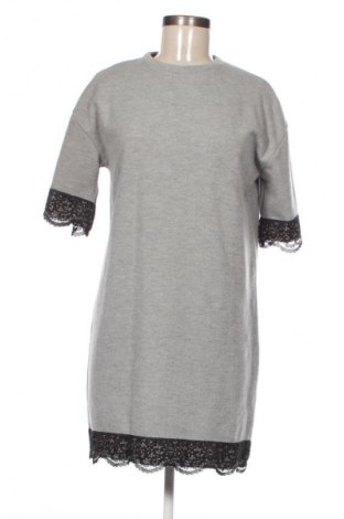 Kleid Zara Trafaluc, Größe S, Farbe Grau, Preis € 33,99