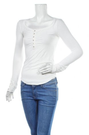 Damen Shirt Bershka, Größe M, Farbe Weiß, Preis 18,09 €