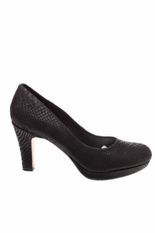 Дамски обувки Clarks, Размер 38, Цвят Червен, Естествен велур, Цена 72,00 лв.