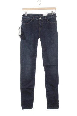 Дамски дънки Armani Jeans, Размер S, Цвят Син, 98% памук, 2% еластан, Цена 158,67 лв.