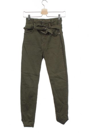 Damen Jeans Bershka, Größe XS, Farbe Grün, 98% Baumwolle, 2% Elastan, Preis 24,36 €
