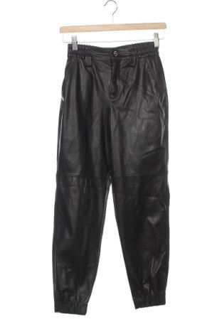 Γυναικείο παντελόνι δερμάτινο Bershka, Μέγεθος XS, Χρώμα Μαύρο, Δερματίνη, Τιμή 29,23 €