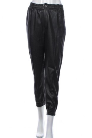 Γυναικείο παντελόνι δερμάτινο Bershka, Μέγεθος S, Χρώμα Μαύρο, Δερματίνη, Τιμή 27,28 €