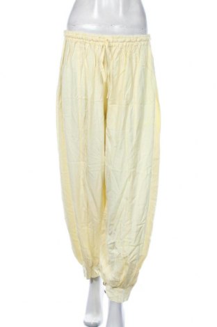 Дамски панталон Aller Simplement, Размер M, Цвят Жълт, Вискоза, Цена 64,35 лв.