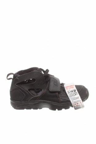 Детски обувки Nike, Размер 37, Цвят Черен, Естествена кожа, еко кожа, текстил, Цена 67,58 лв.