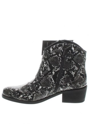 Botine de damă Carmela, Mărime 37, Culoare Multicolor, Preț 57,99 Lei